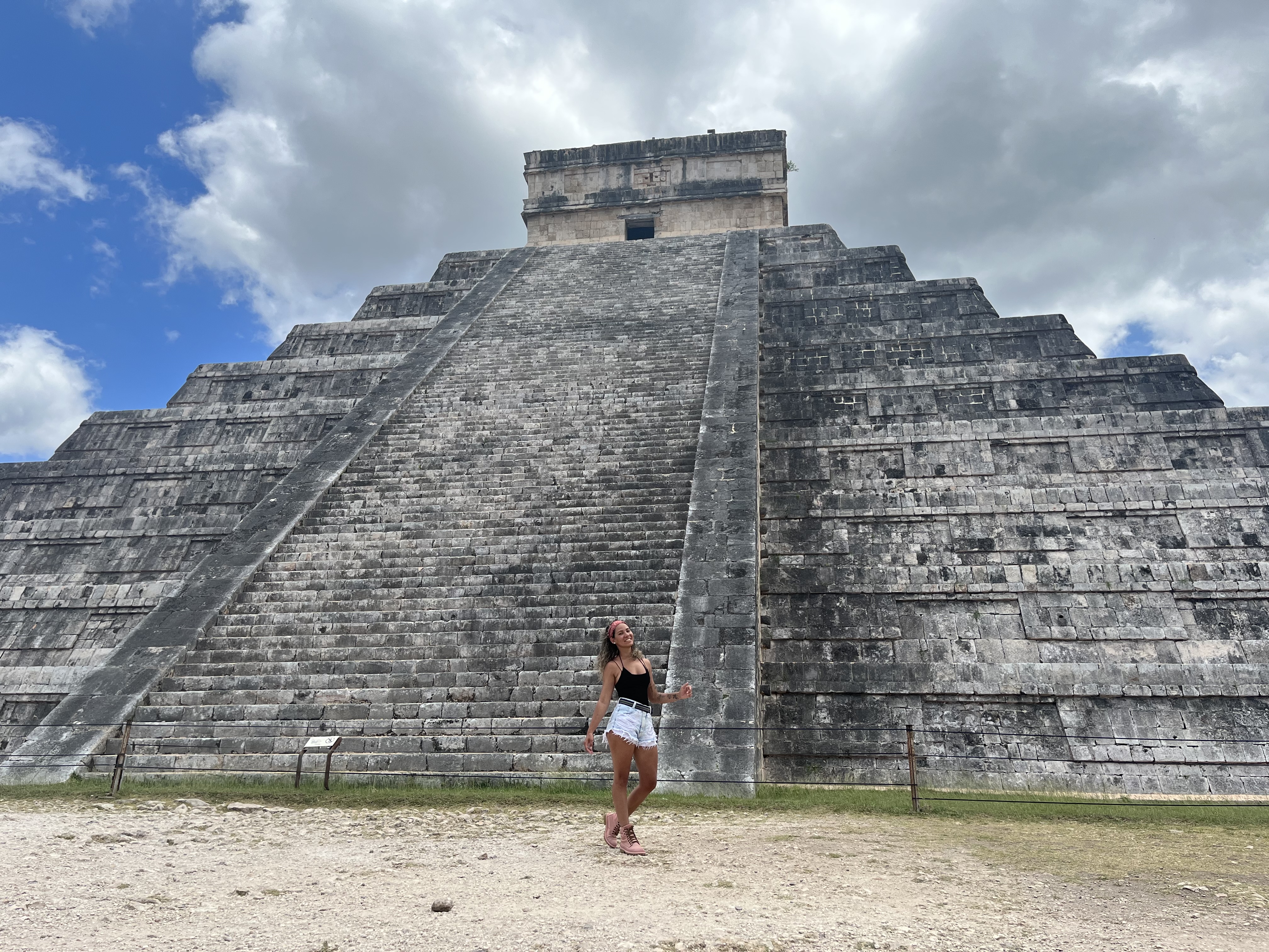 Vivian em Chichén Itzá, no México