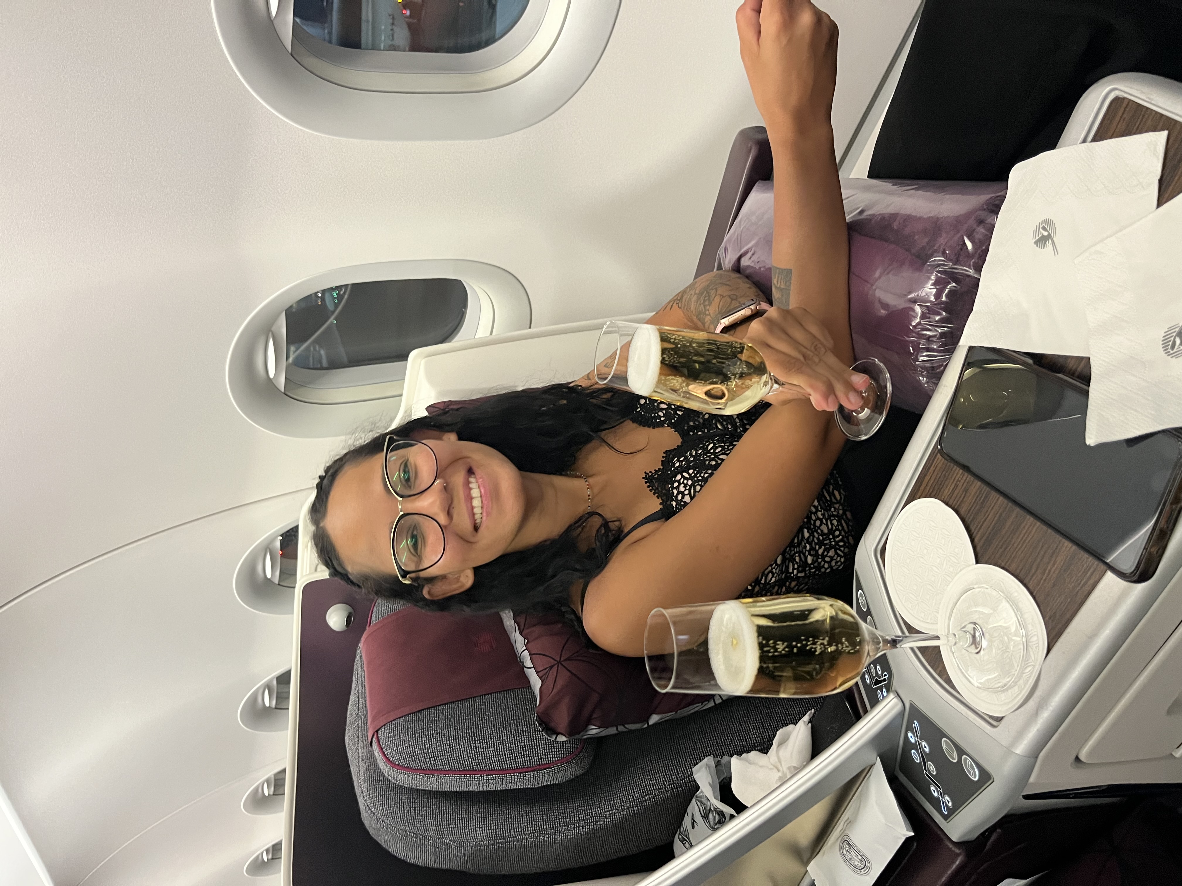Vivian em voo com experiência premium